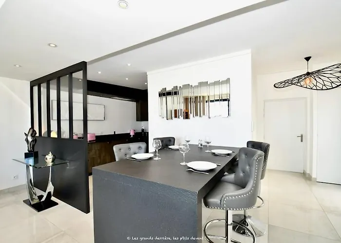 5 Etoiles, Chic & Cozy, Piscine, Vue דירה